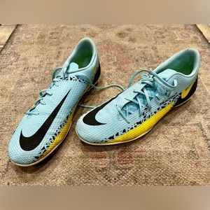 Men’s Nike Phantom Soccer Cleats Size 12